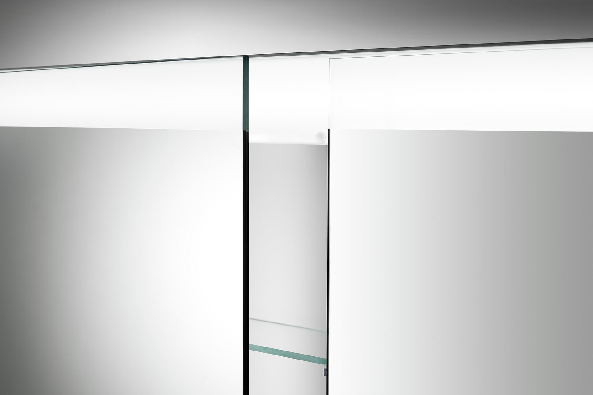 ADVANCED Line Superior HCL Mirror cabinet - The backlit handle niche radiates discreet light. ADVANCED Line Superior HCL Mirror cabinet view from above.