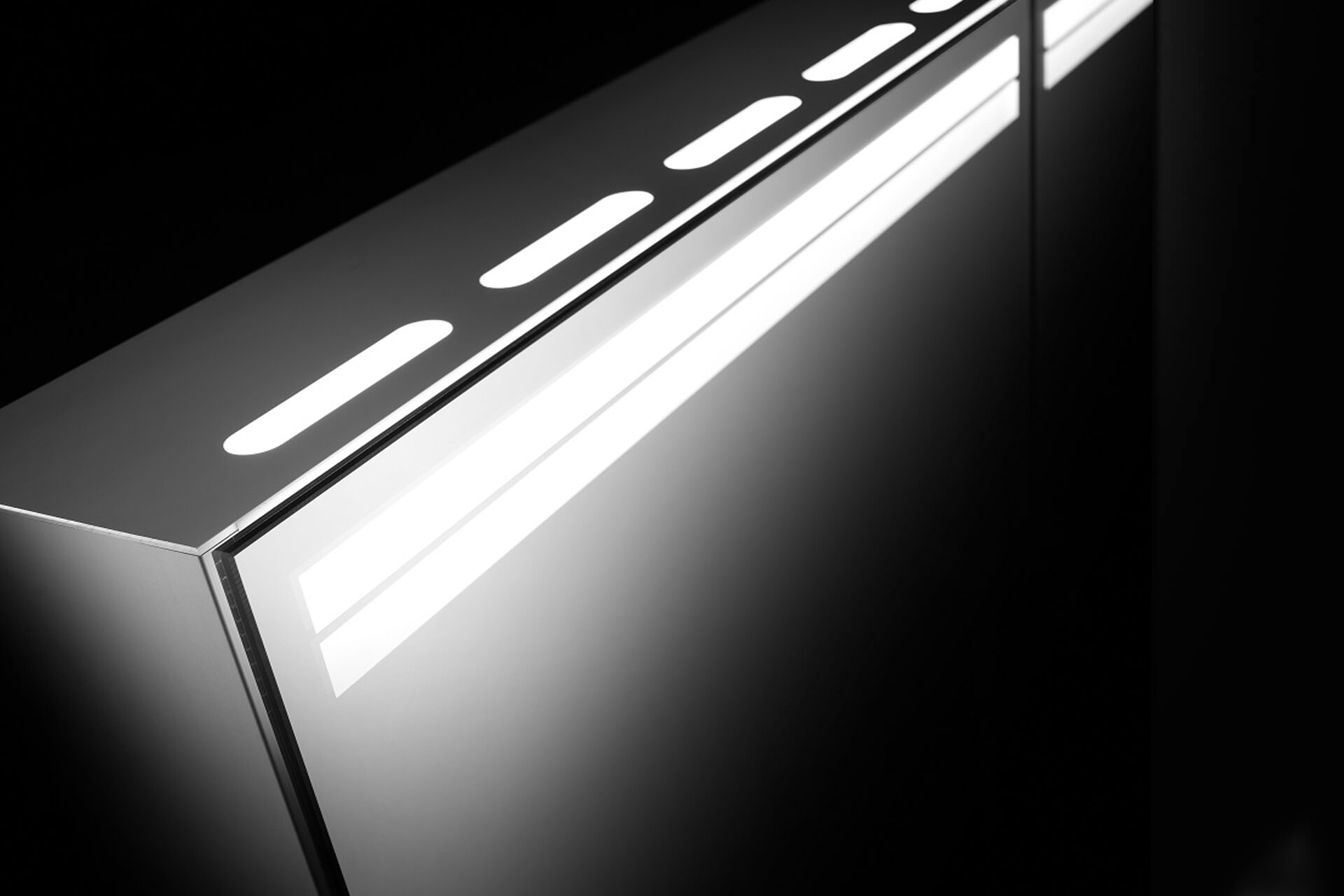 ARANGA Line TW Mirror cabinet corner with black background. 