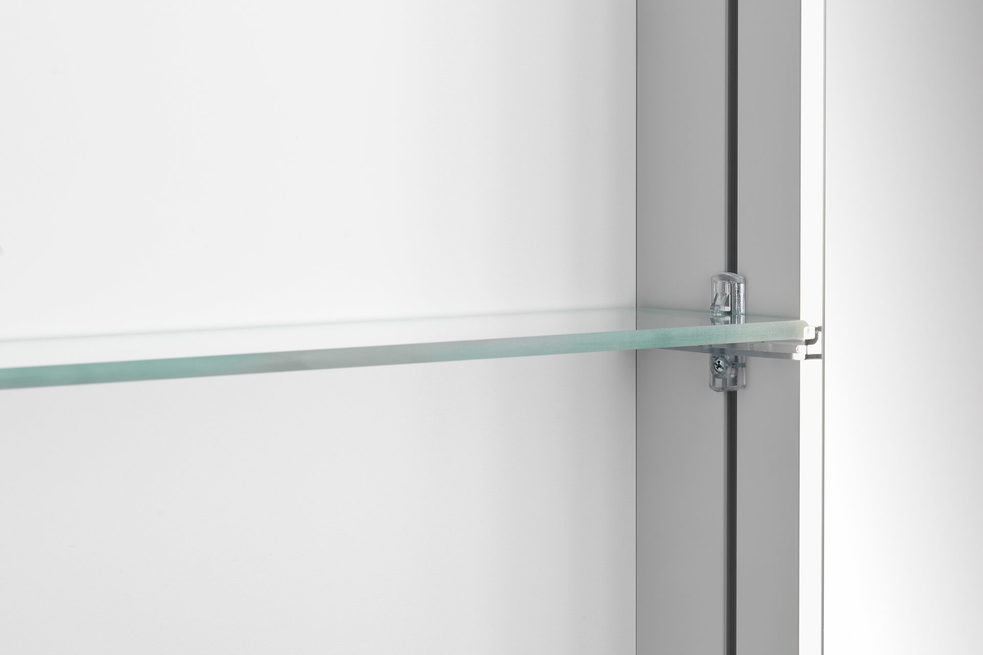EASY Line Superior LED Mirror cabinet - The continuously adjustable glass shelves allow great flexibility. EASY Line Superior LED Mirror cabinet continuously adjustable glass shelves