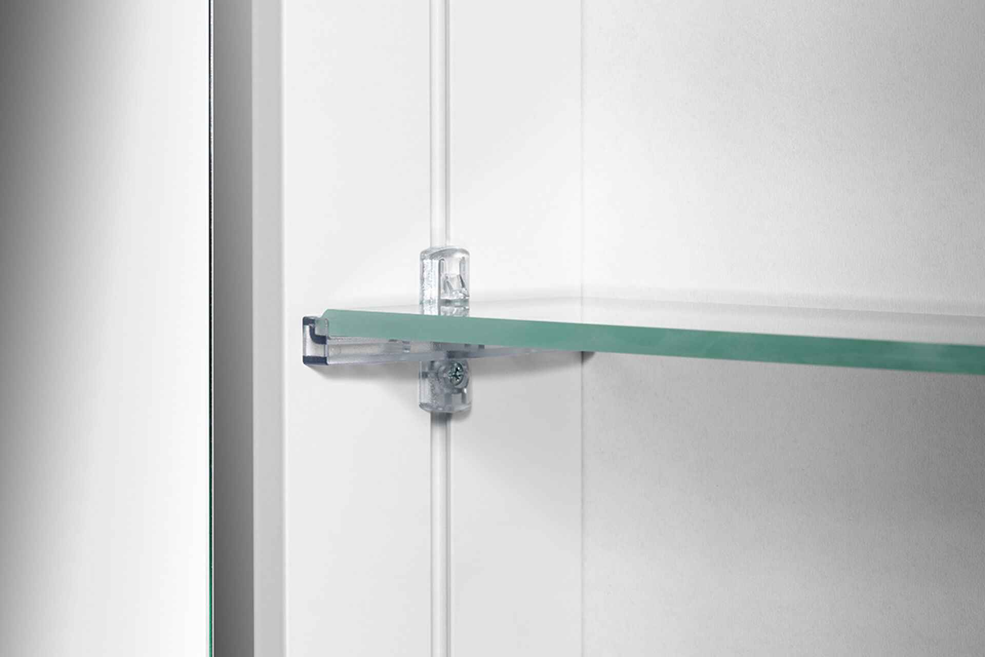 LOW Line LED Armadio a specchi - Ripiani lastra in vetro regolabili in modo uniforme. LOW Line LED Armadio a specchi ripiano in vetro uniforme.