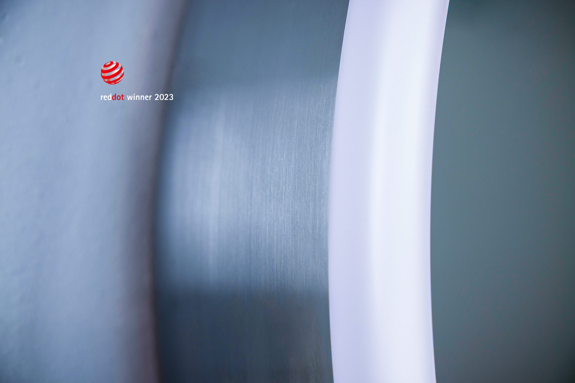 LUNE SP D2W illuminated mirror Light mirror on concrete wall. Detail view from the side with frame. Stainless steel with structure.